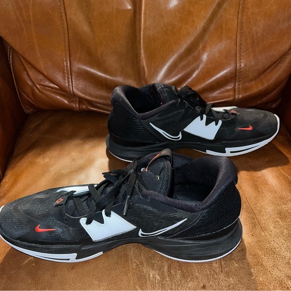 Kyrie Low 5’s by Nike - Picture 3 of 8